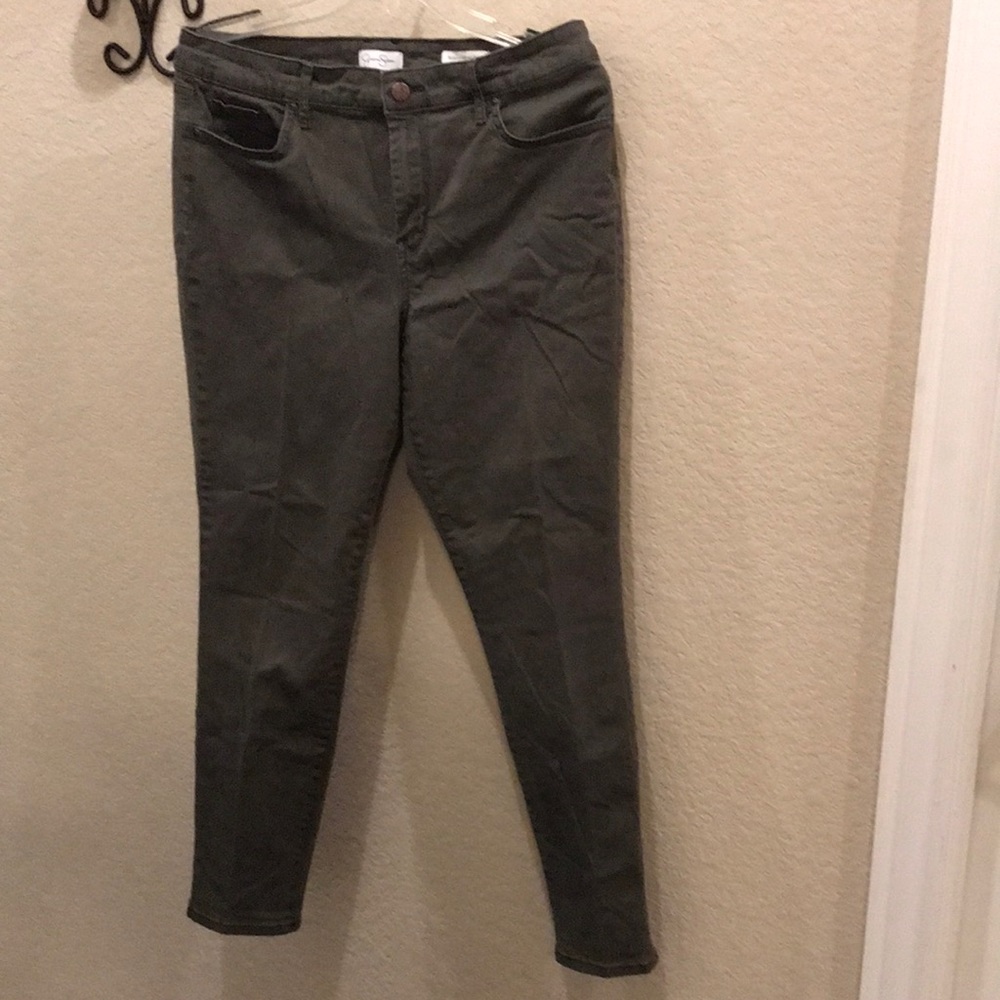 98% cotton 2% elastin pants, olive green color